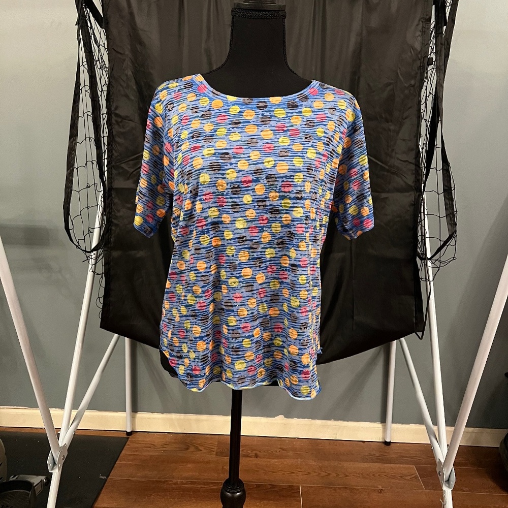 Polka dot t-shirt size large